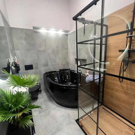 Loft W Centrum Z Jacuzzi Wrocław Exteriör bild