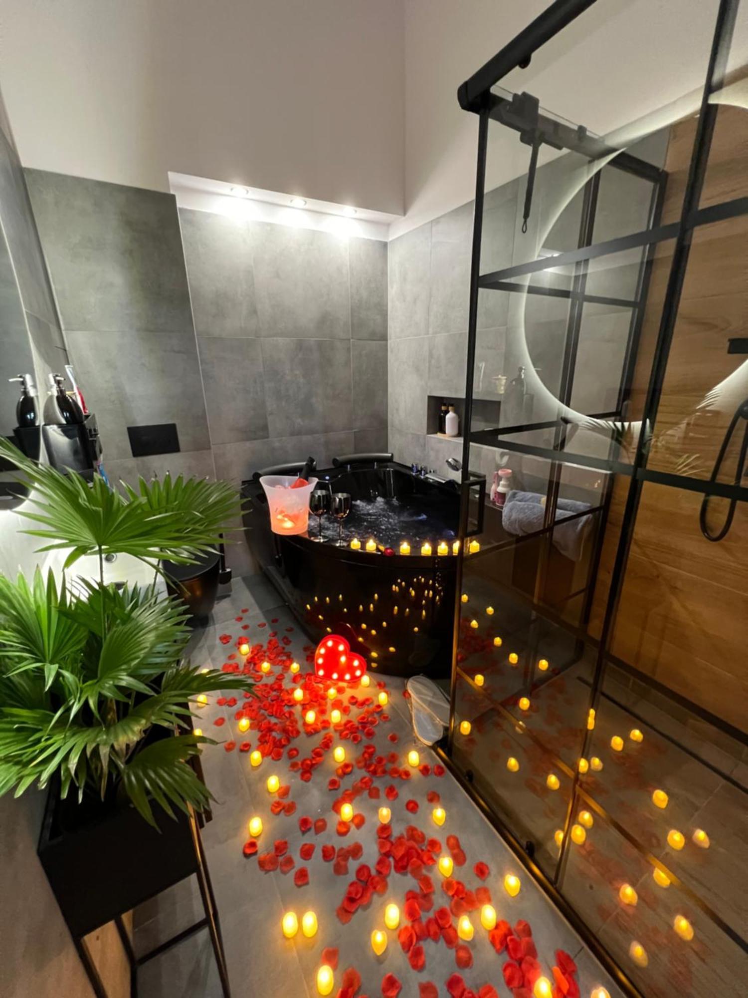 Loft W Centrum Z Jacuzzi Wrocław Exteriör bild